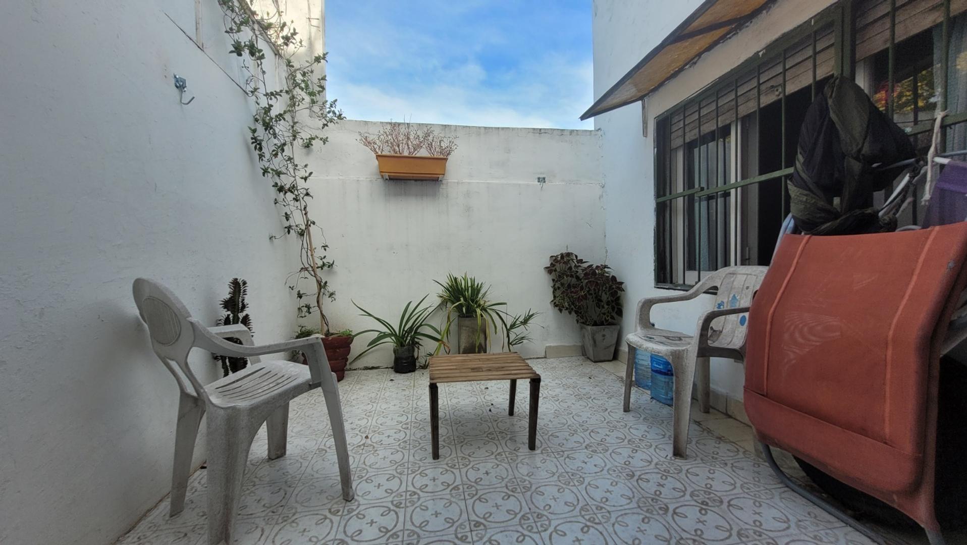 Casa 3 ambientes con 1 baño