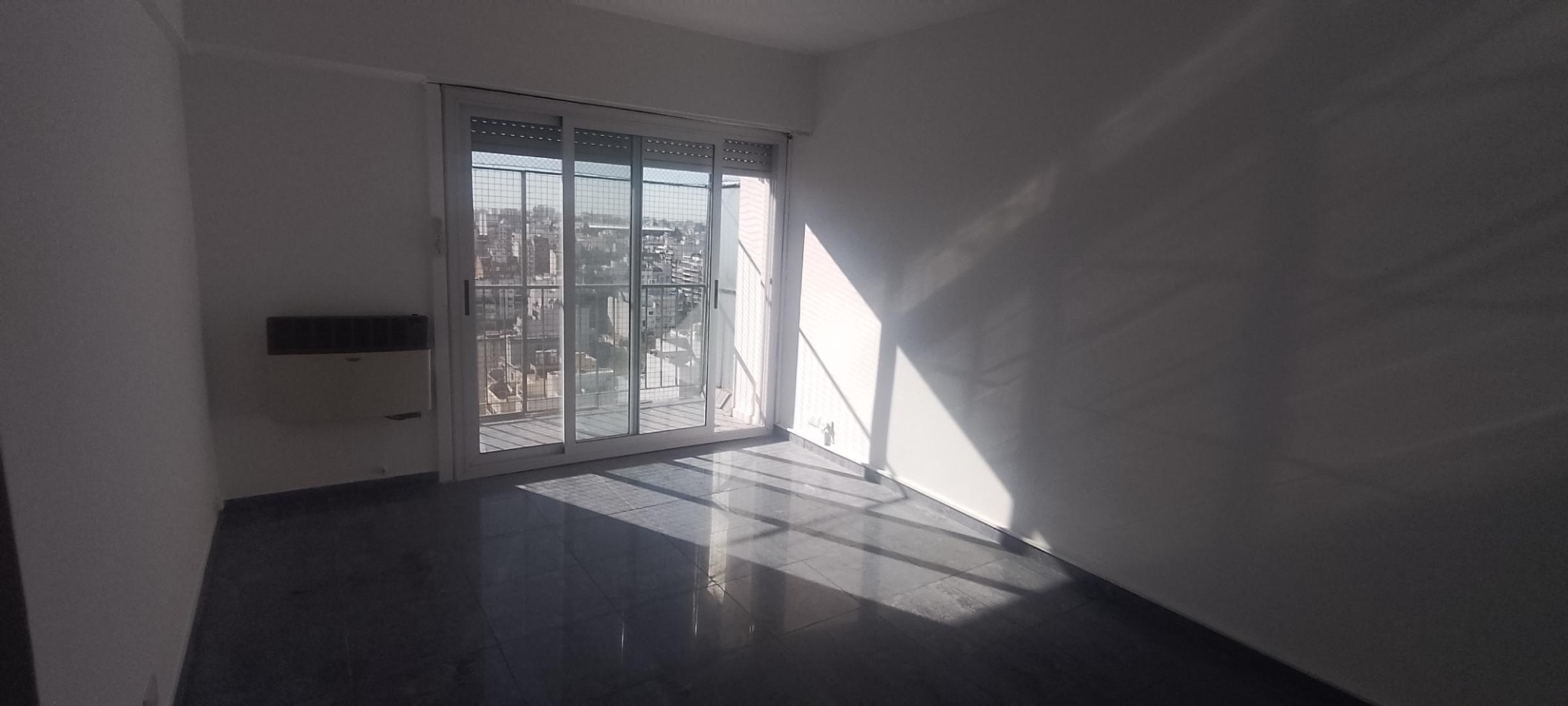 OPORTUNIDAD !DEPTO 4 AMB CON BALCÓN PISO ALTO EN CABALLITO
