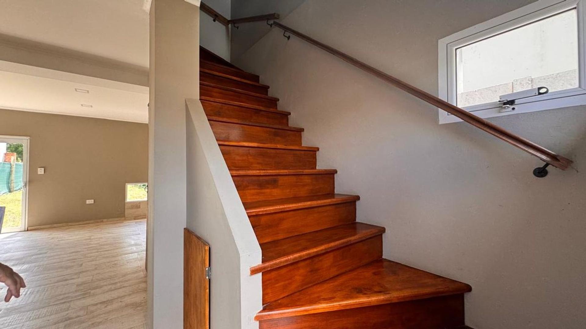 Depto Tipo Casa en Alquiler de 3 dormitorios