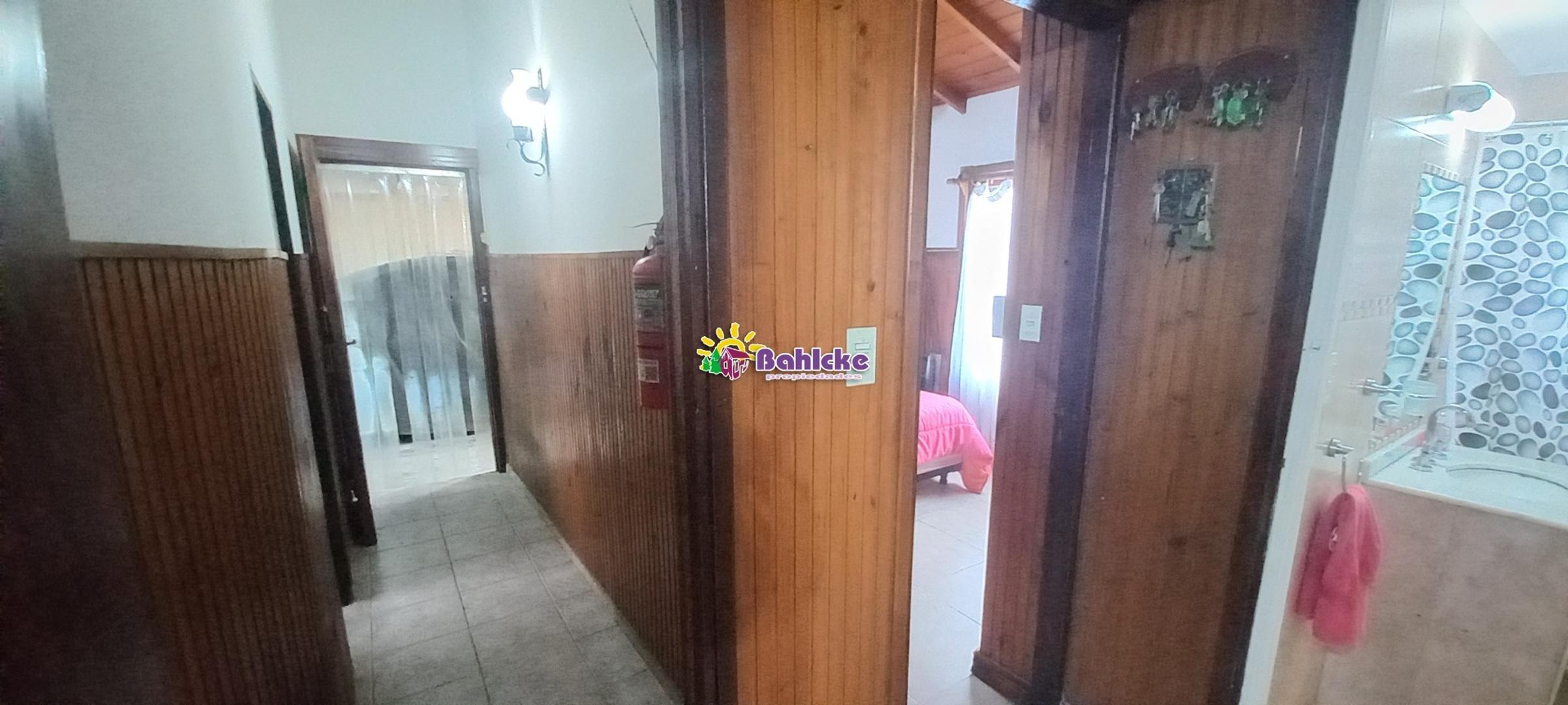 Casa 4 ambientes con 2 baños