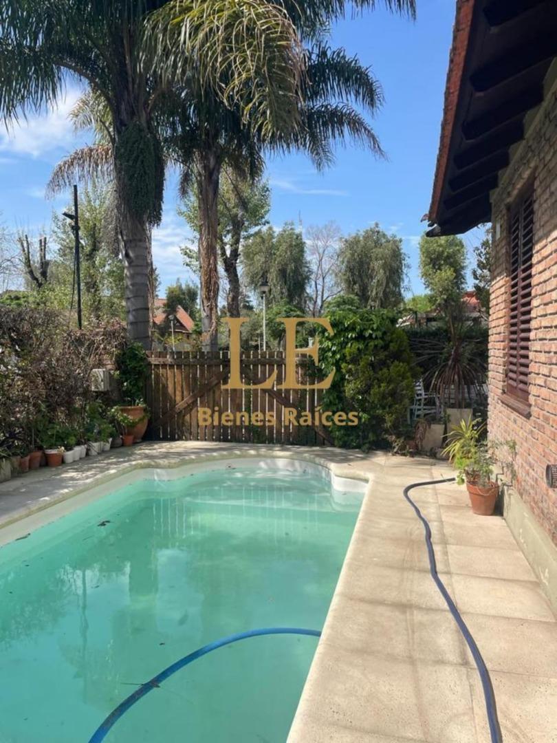 Casa en Venta con 2 cocheras