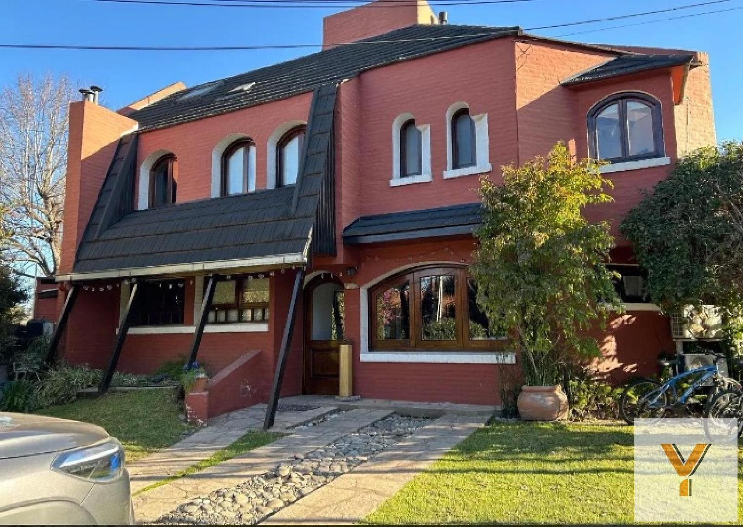 Casa en venta - 4 Dormitorios 4 Baños - 300Mts2 - San Miguel