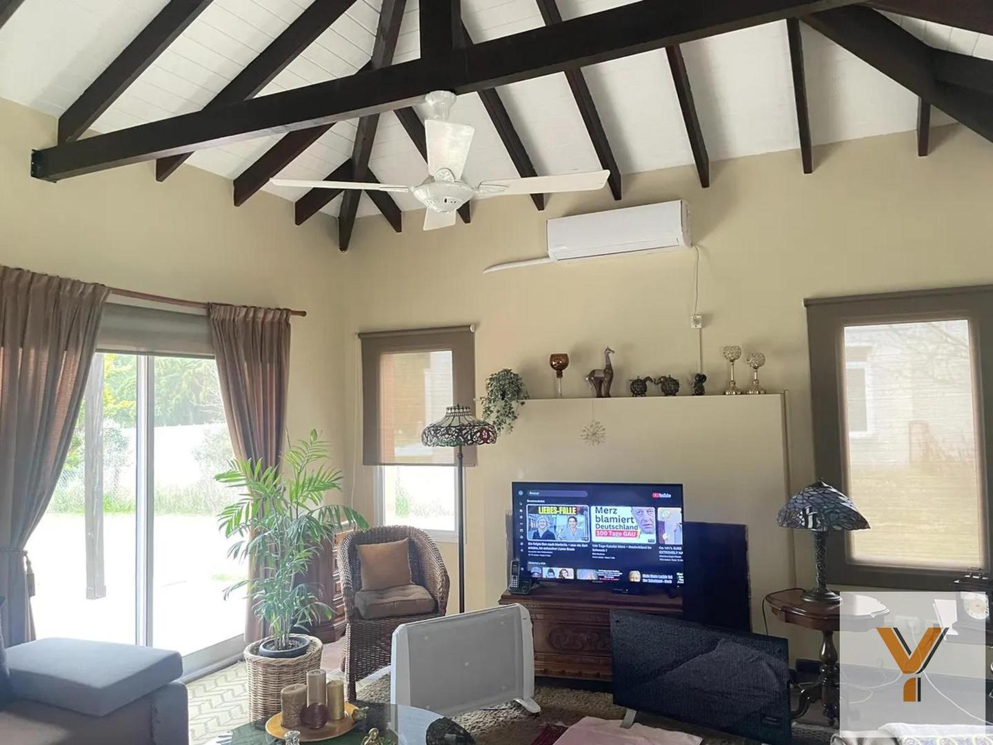 Casa 6 ambientes con 2 baños