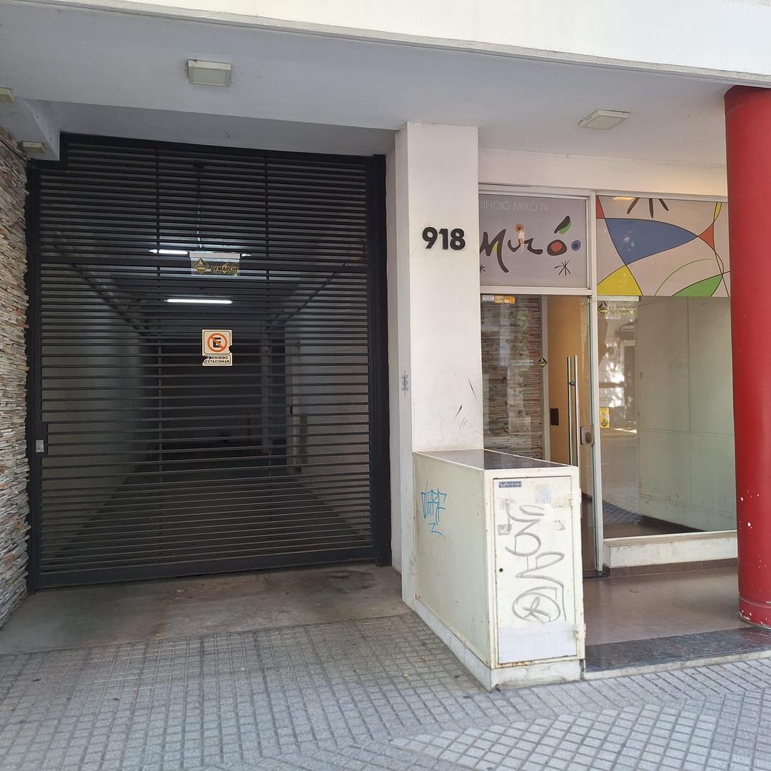 alquilo dpto. 1 dorm. con cochera o. lagos al 900