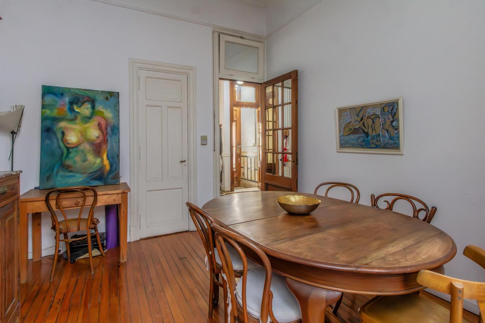 Casa 7 ambientes con 2 baños