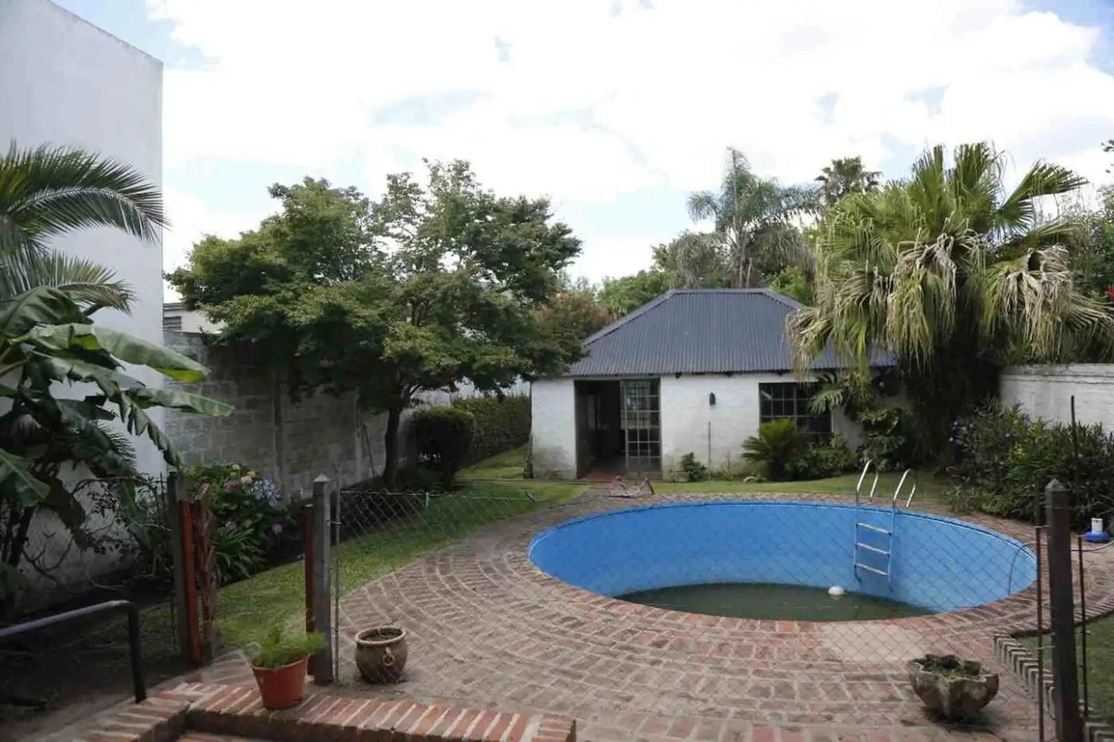 Casa en venta Gonnet sobre Av. 25 - 500 m2 lote