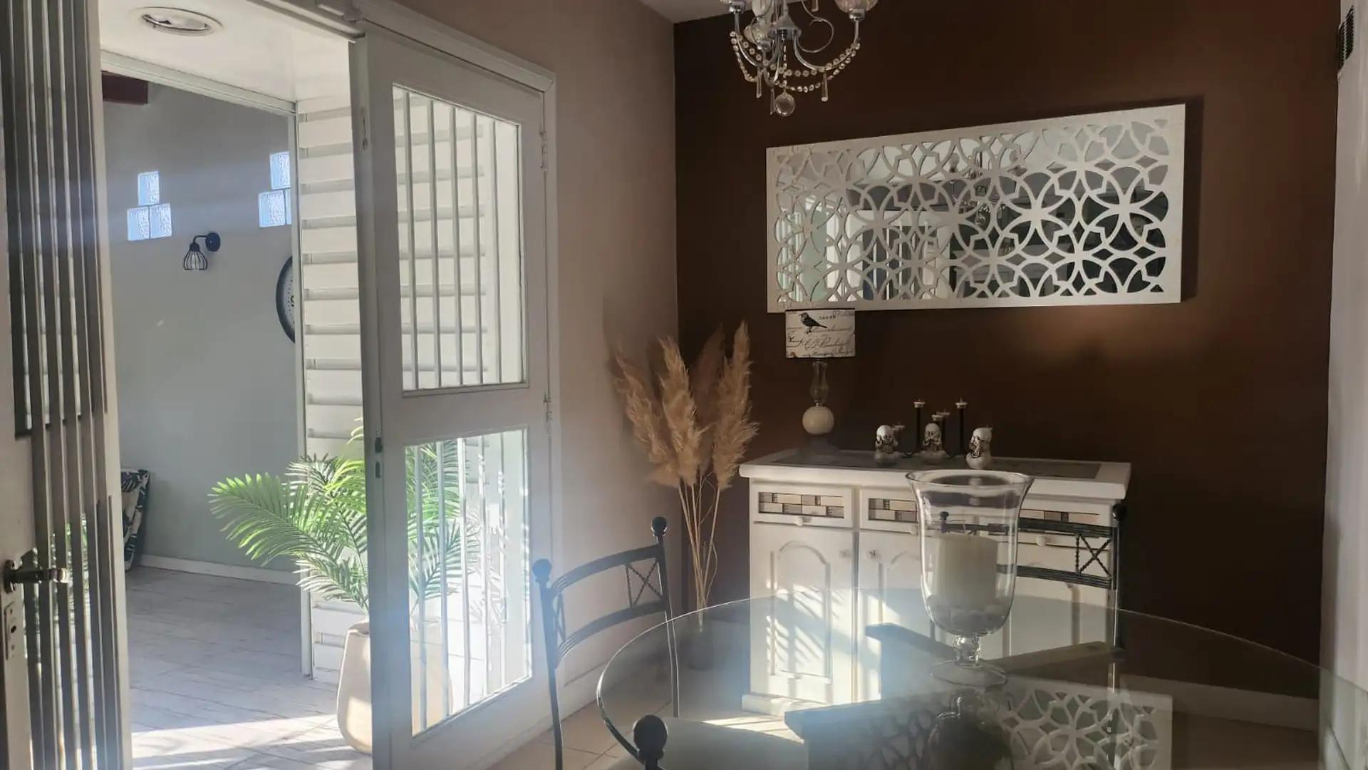 Casa en venta c/ cochera en Del Viso