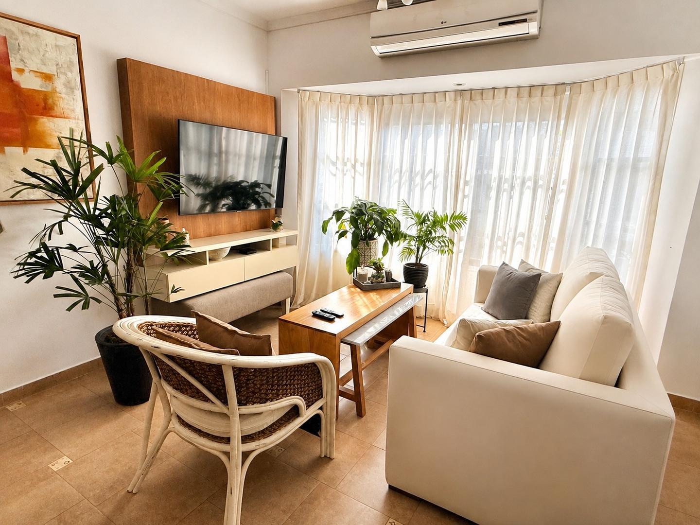 Tríplex 4 ambientes,  jardín y cochera en Villa Adelina