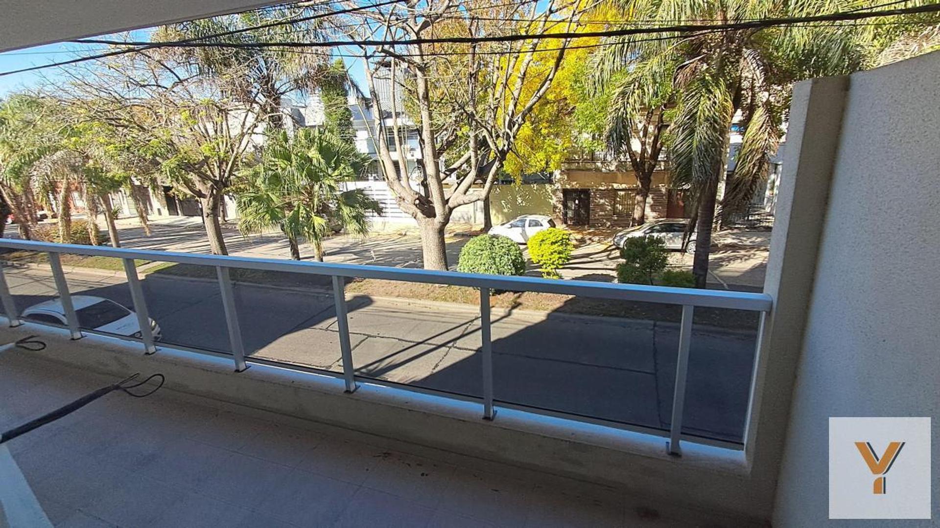 Av. Salvador María del Carril e/ Allende y Benito Juarez