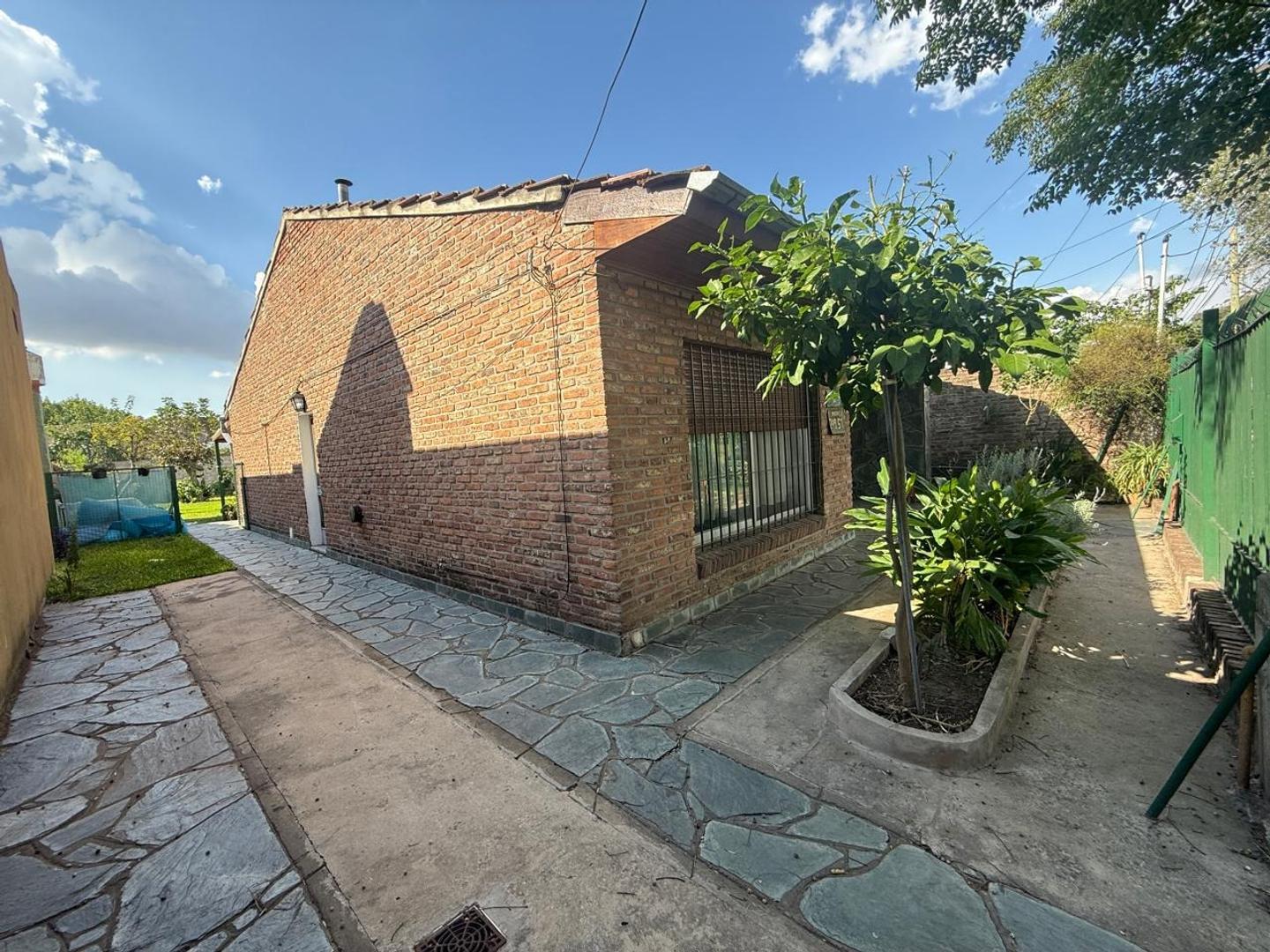 Casa en Venta con 4 cocheras