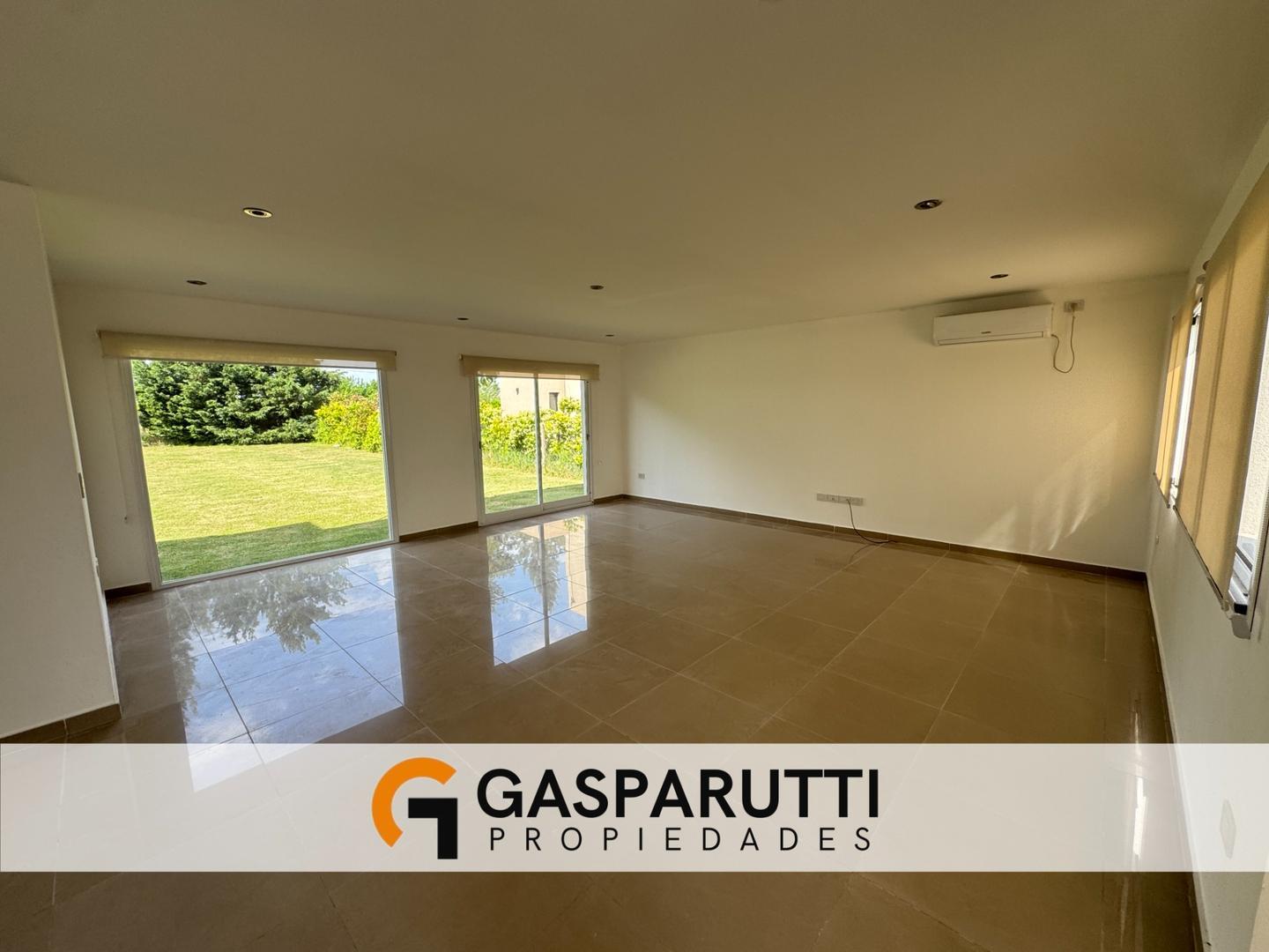 Casa 4 ambientes con 3 baños