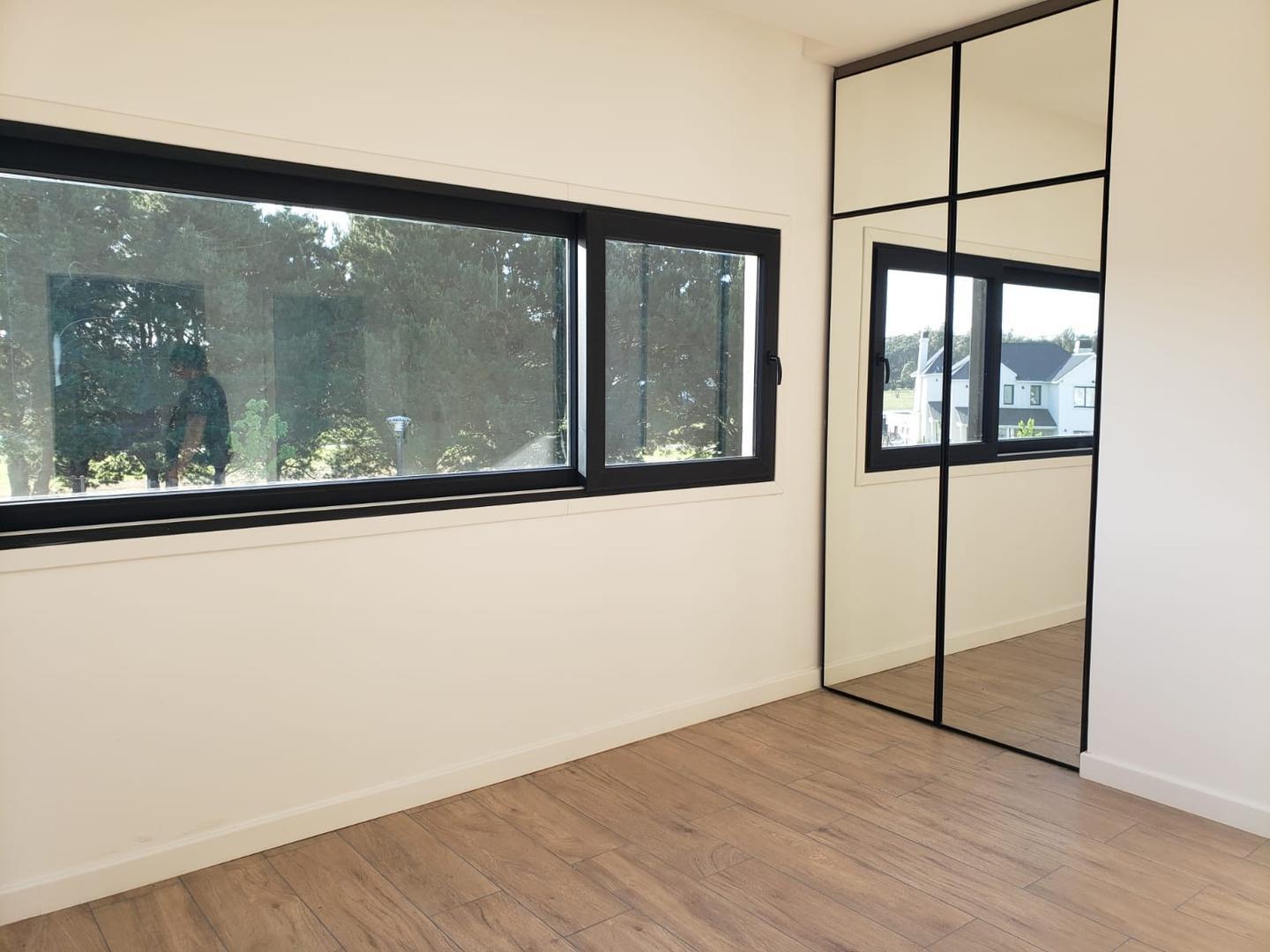 CASA DE CATEGORIA EN BARRIO PRIVADO RUMENCO ERNE PROPIEDADES