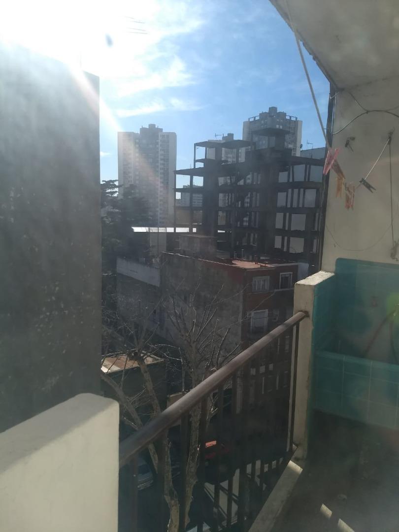 Av Cnel I Warnes 500, Piso 6