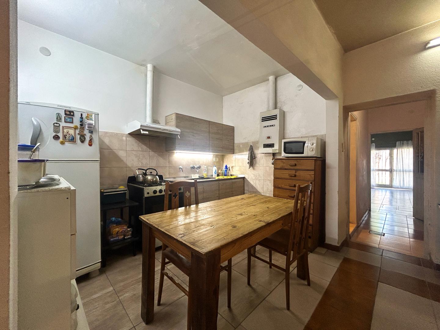 Casa 4 ambientes con 2 baños