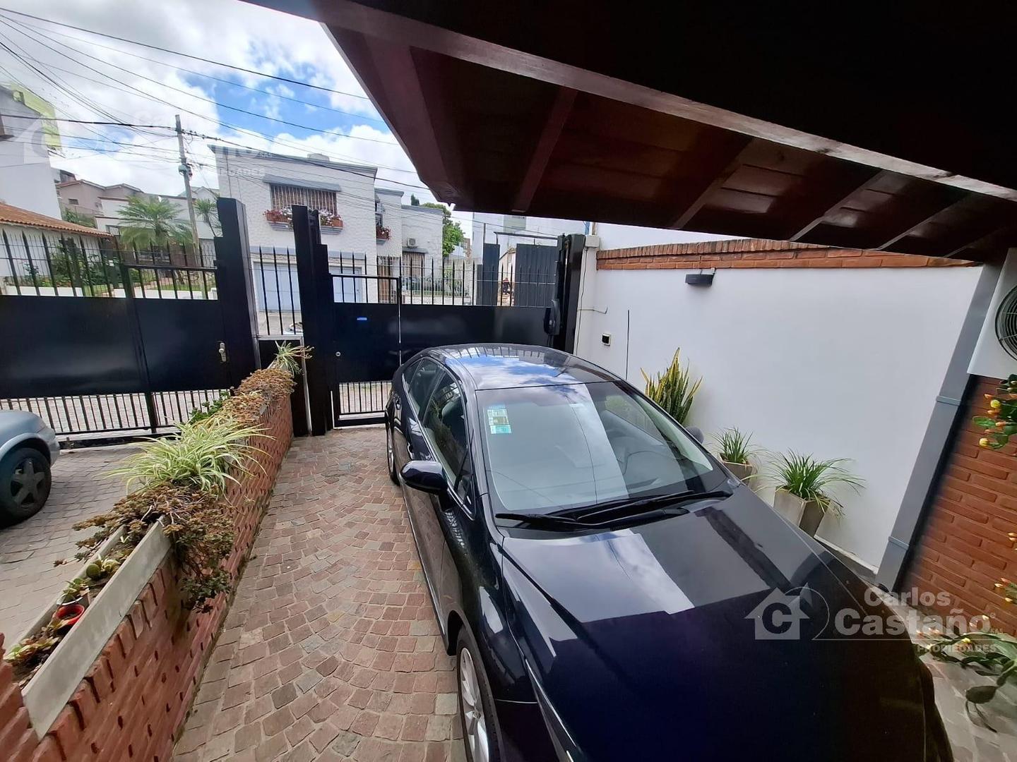 Casa 5 ambientes con 2 baños