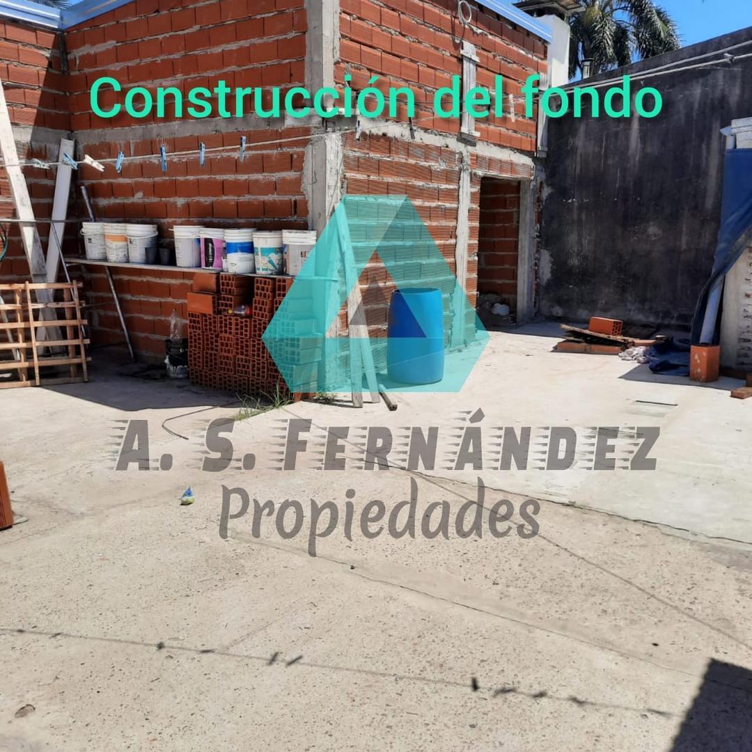 CASA (2 EDIFICACIONES EN UN TERRENO)