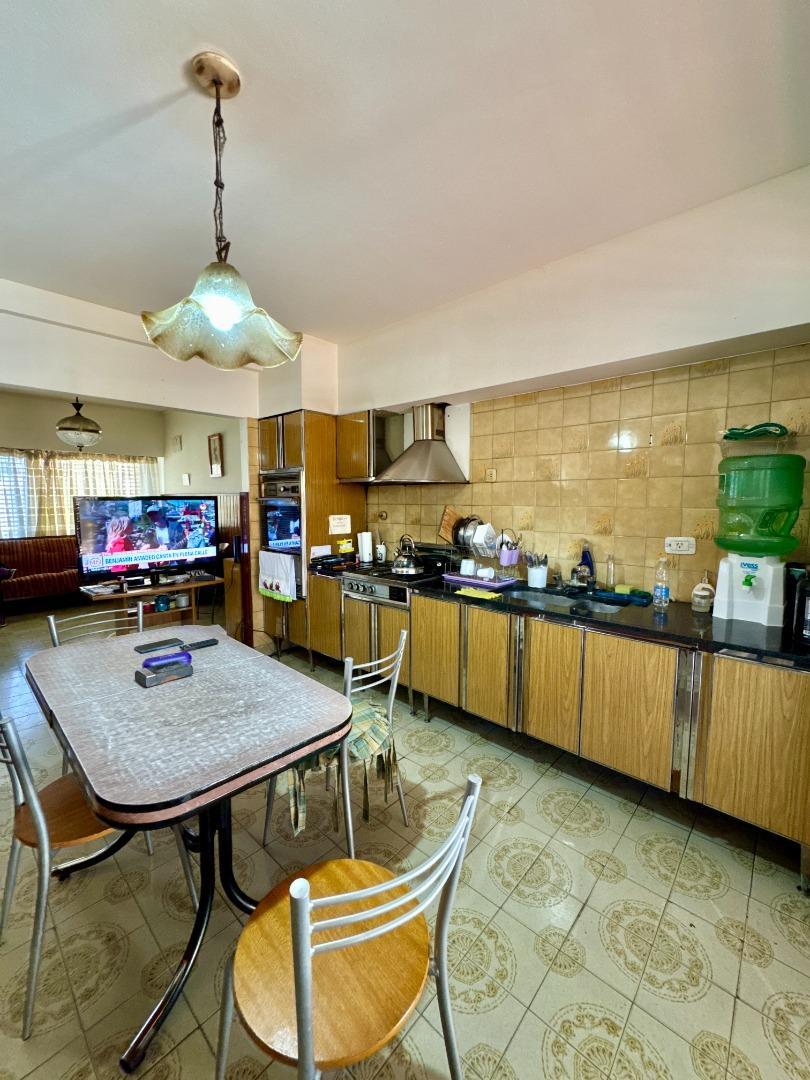 Casa 3 dorm, cochera, patio y fondo libre - J.Newbery 37