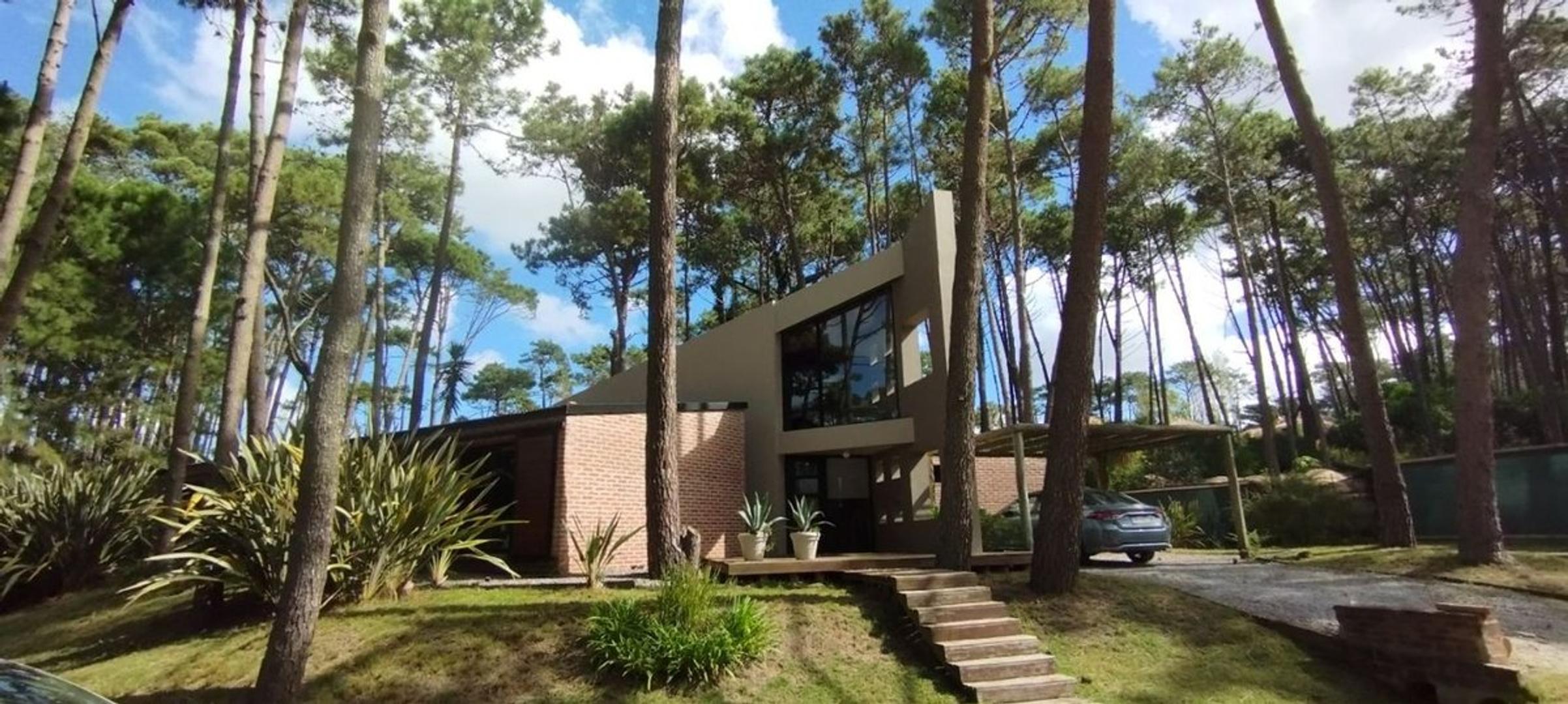 Alquiler, 4 dormitorios Laguna Blanca, AA.