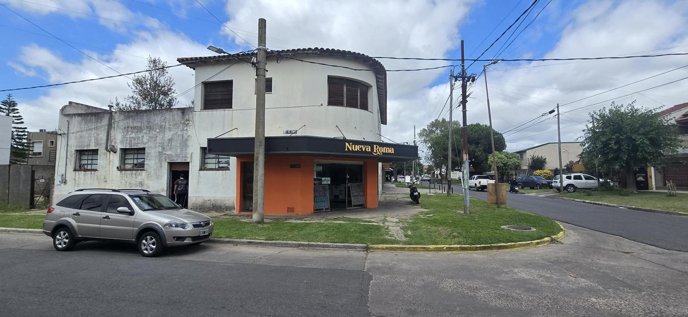 Venta casa 4 ambientes con local y deposito. Quilmes Oeste