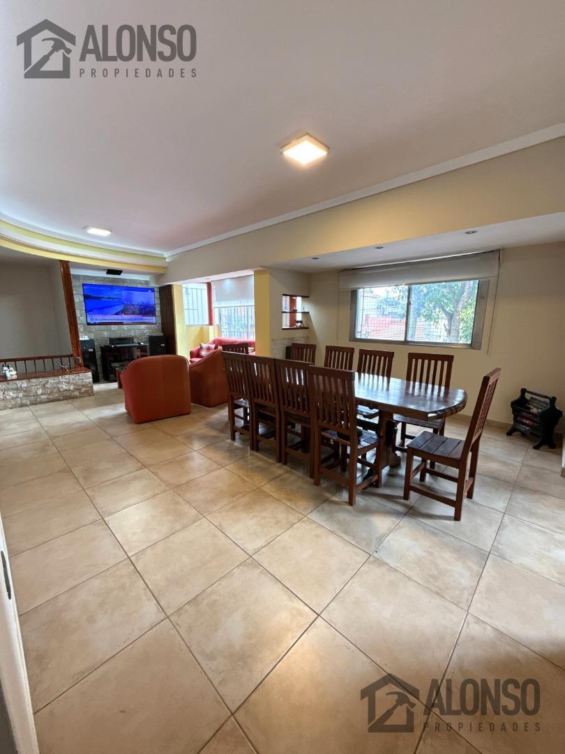 Ph 7 Ambientes con cochera y terraza en venta en Lanús