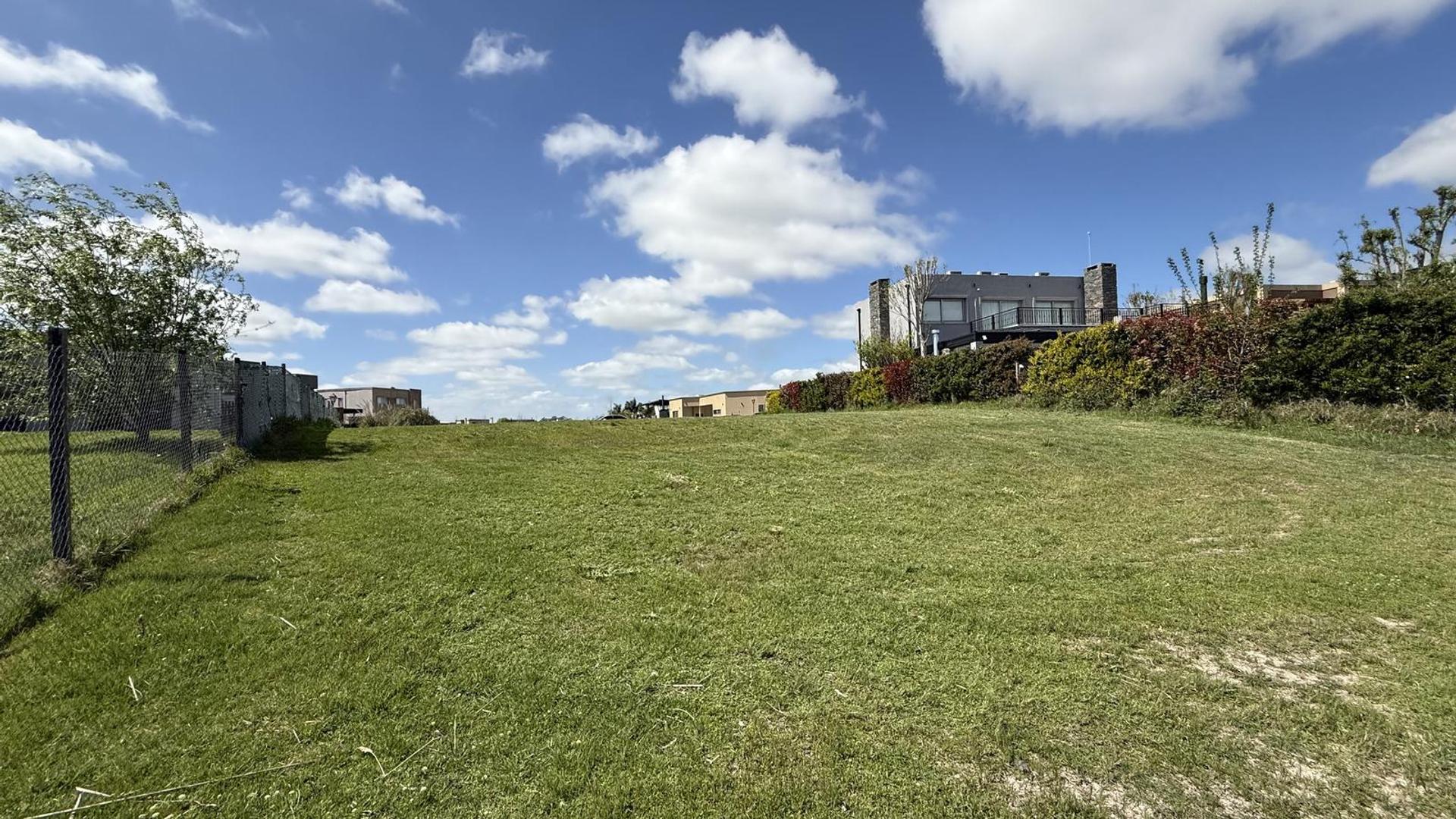 Lote en Venta de 1.000 m2 en Barrio San Sebastián(ESCOBAR) AREA 5, Frente a la LAGUNA