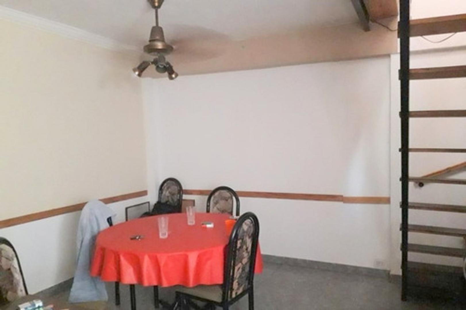 Duplex En Venta En Haedo Norte