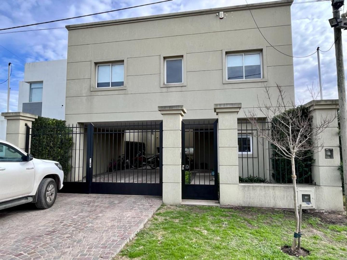 Venta Casa 3 dormitorios 7 años 2 cocheras 219m2 459 E 10 Y 11 1500