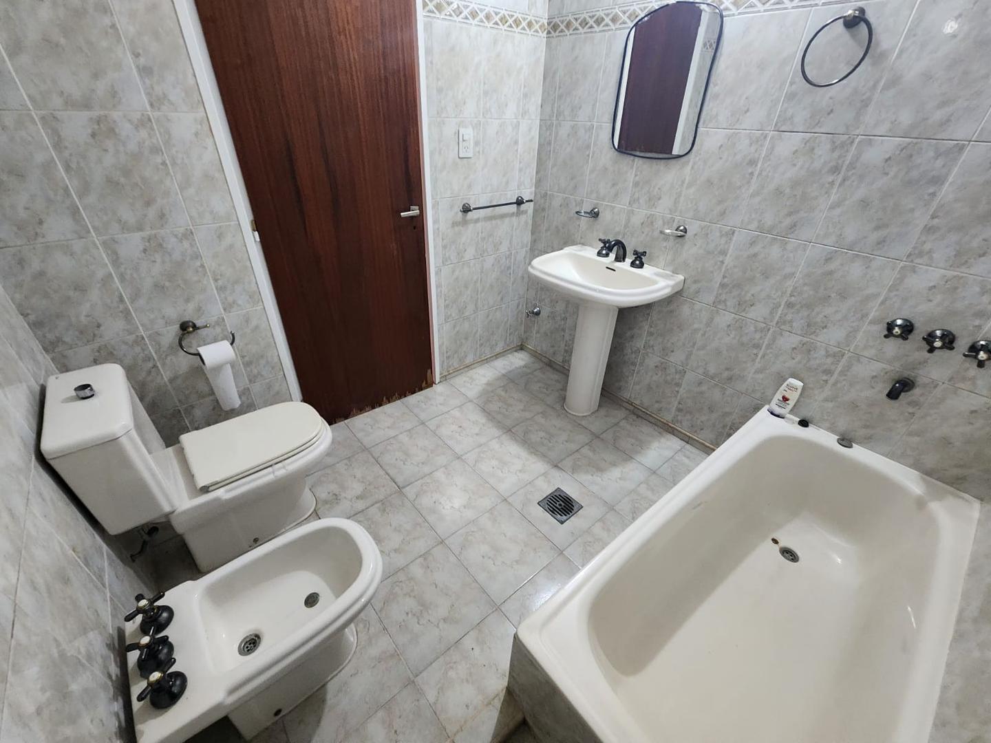 CASA DE 2 DOR EN PLANTA ALTA EN BARRIO FOMENTO