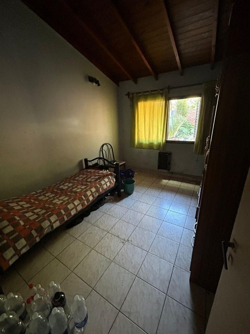 Casa en lote propio de 10 metros de frente x 17,32 de largo.