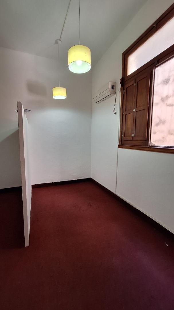 Dean Funes 100, Piso 1