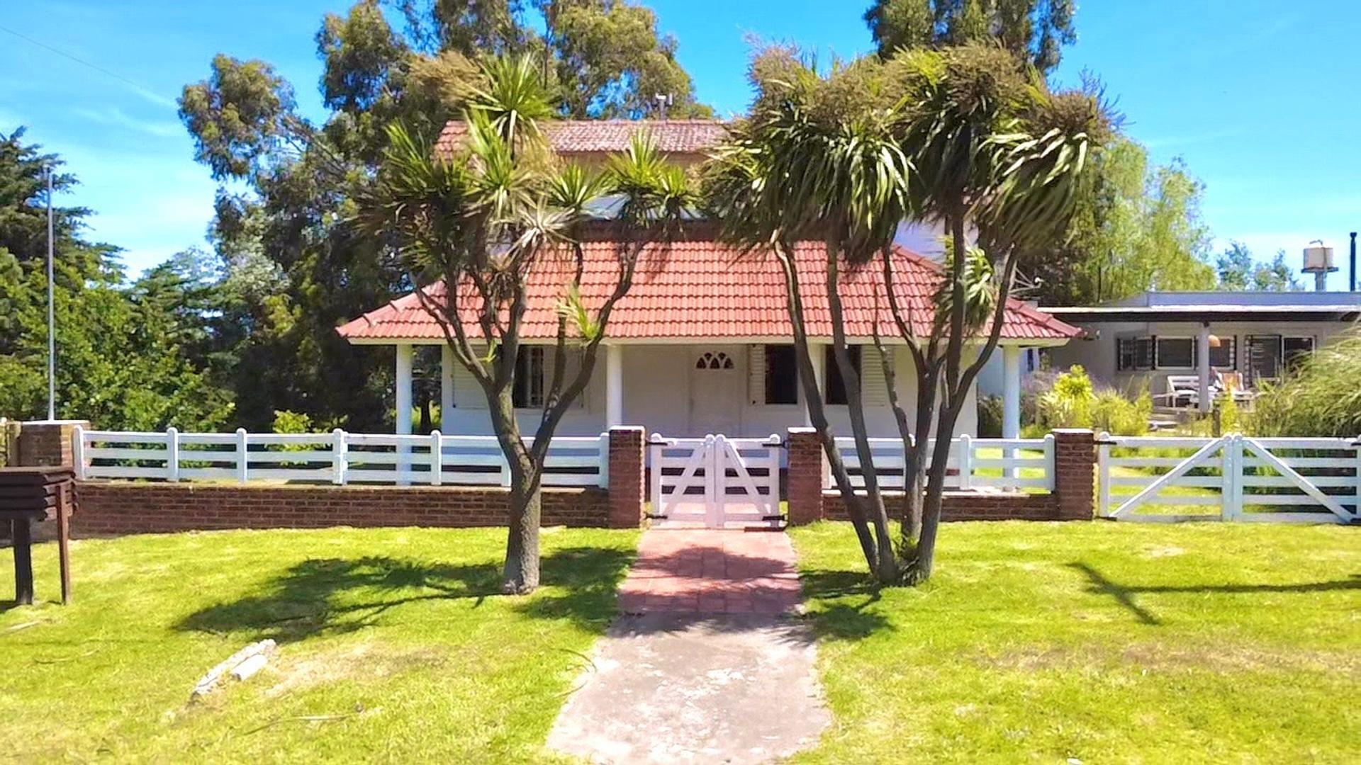 Casa 4 ambientes con 2 baños