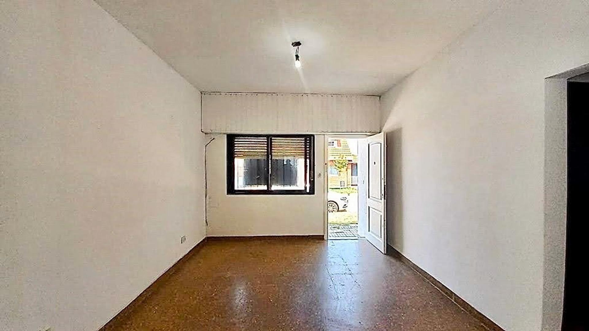 Casa 4 ambientes con 1 baño