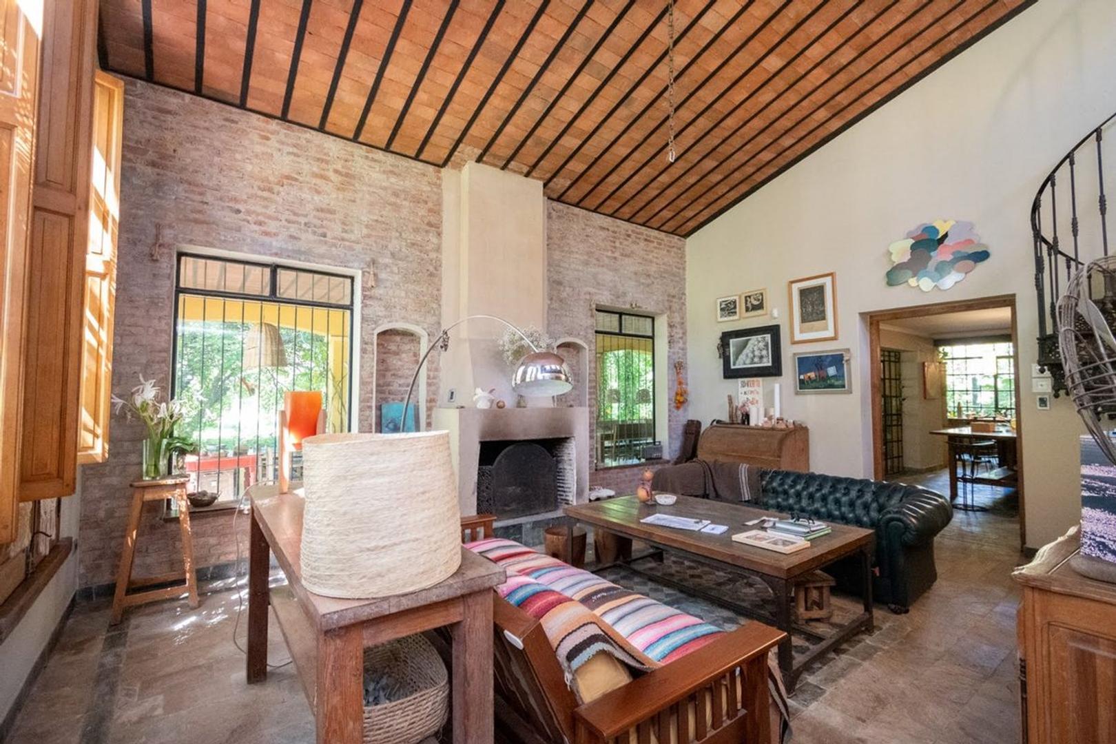 Casa de 4 dormitorios a 50 metros de Ruta 1