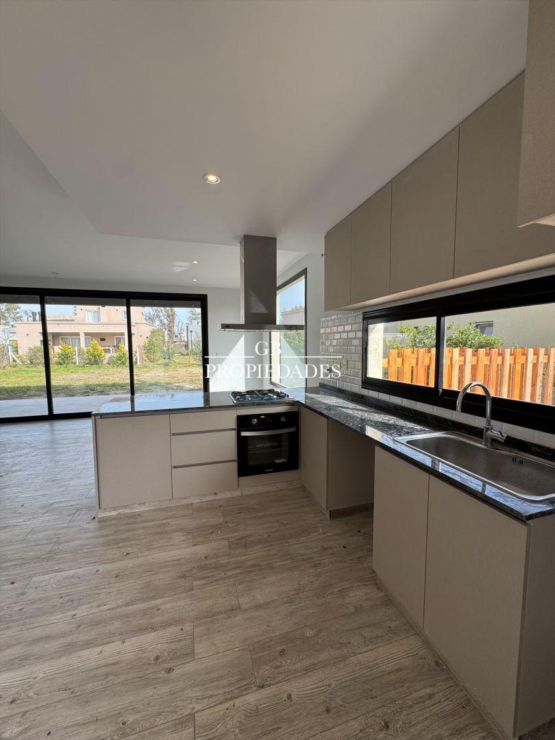 Venta de Casa 4 AMBIENTES, 3 ambientes en Santa Emilia, Pilar