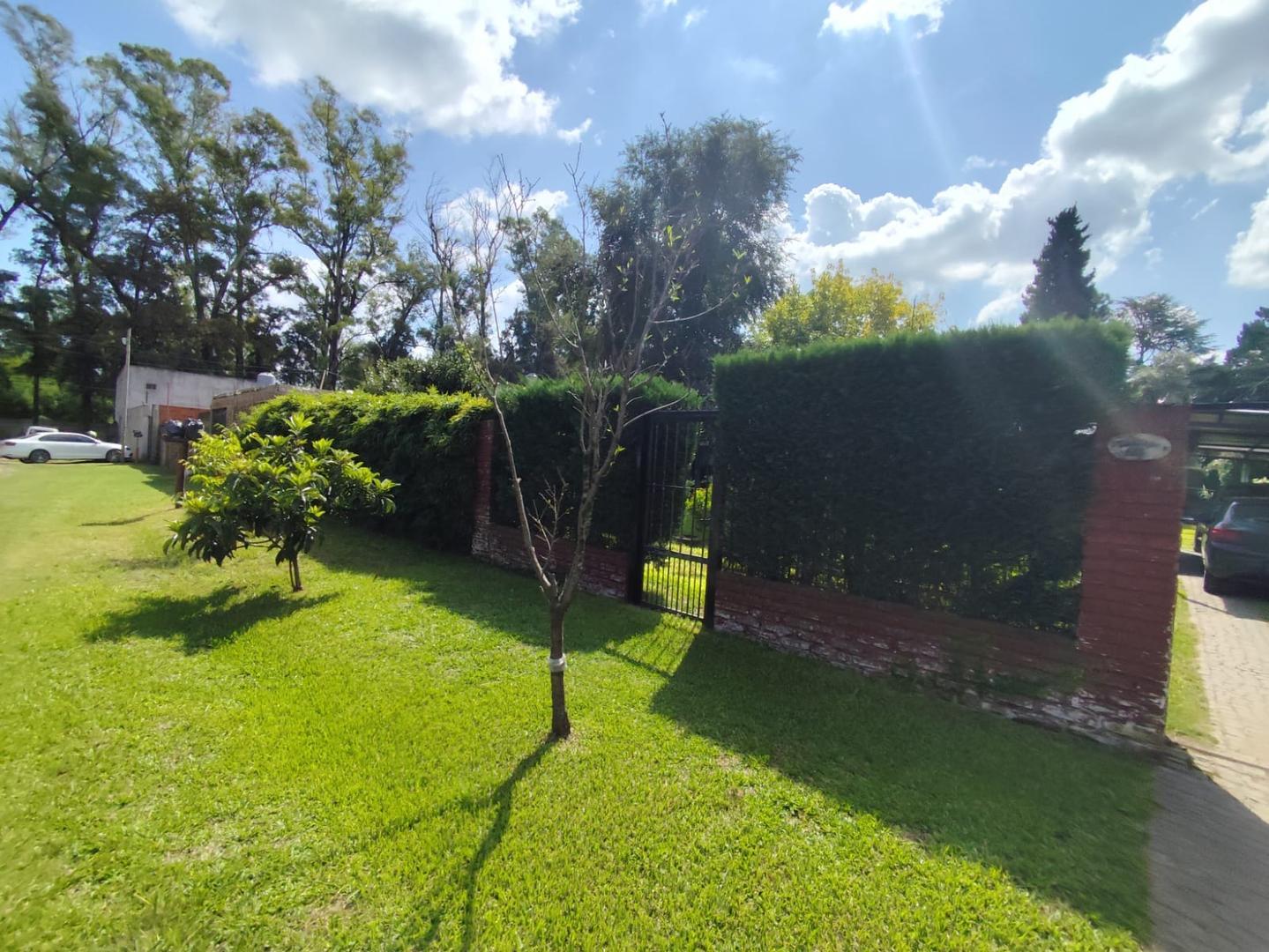 Venta casa 3 ambientes con piscina