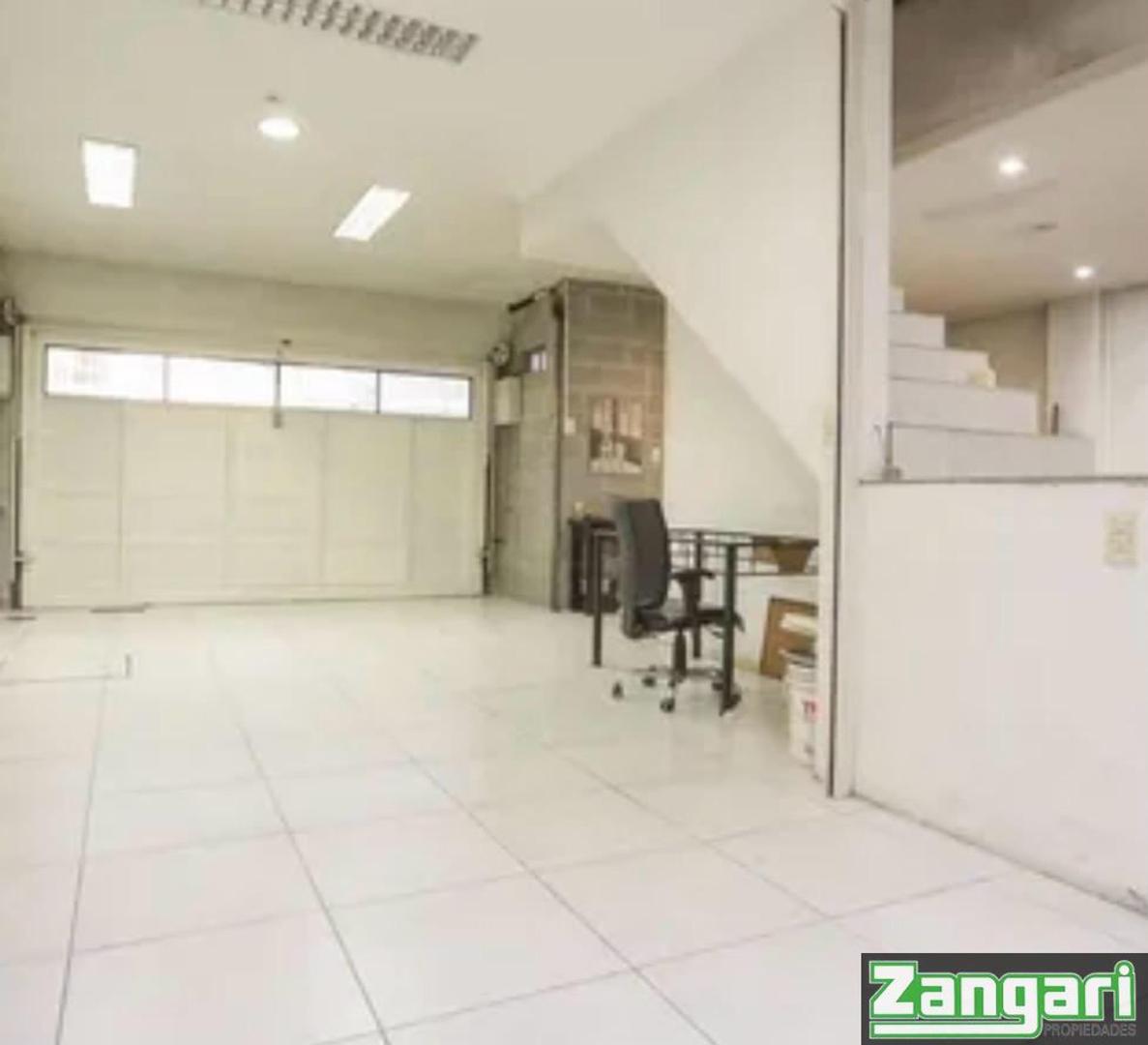 Casa en Venta con 3 cocheras