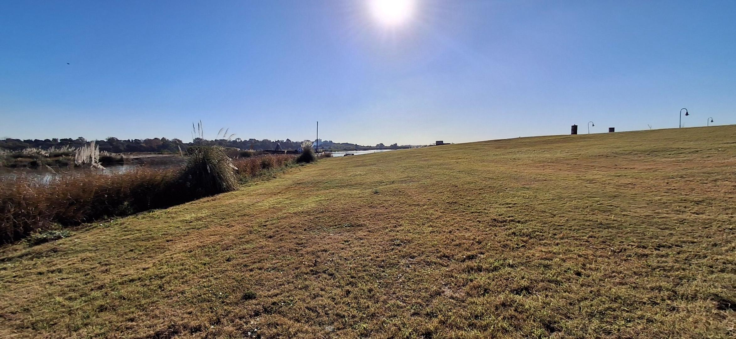 LOTE A LA LAGUNA EN EL BARRIO EL NAUDIR-ESCOBAR