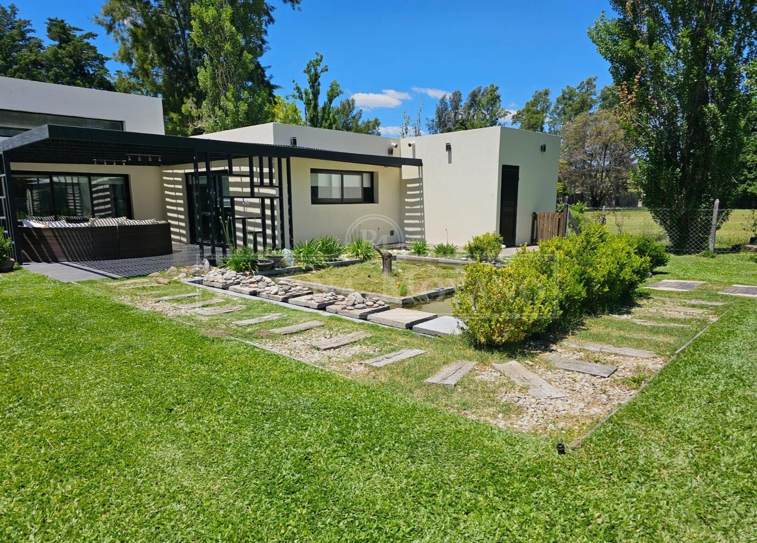 Casa 6 ambientes con 6 baños