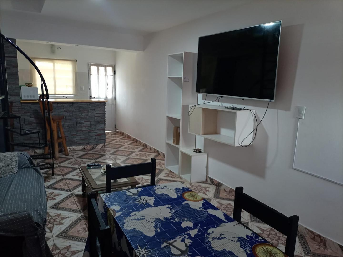 Depto Tipo Casa 3 ambientes con 2 baños