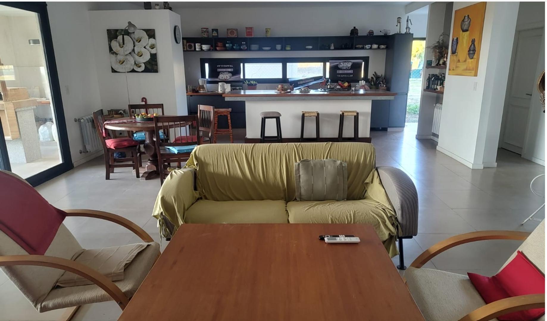 Casa 5 ambientes con 4 baños