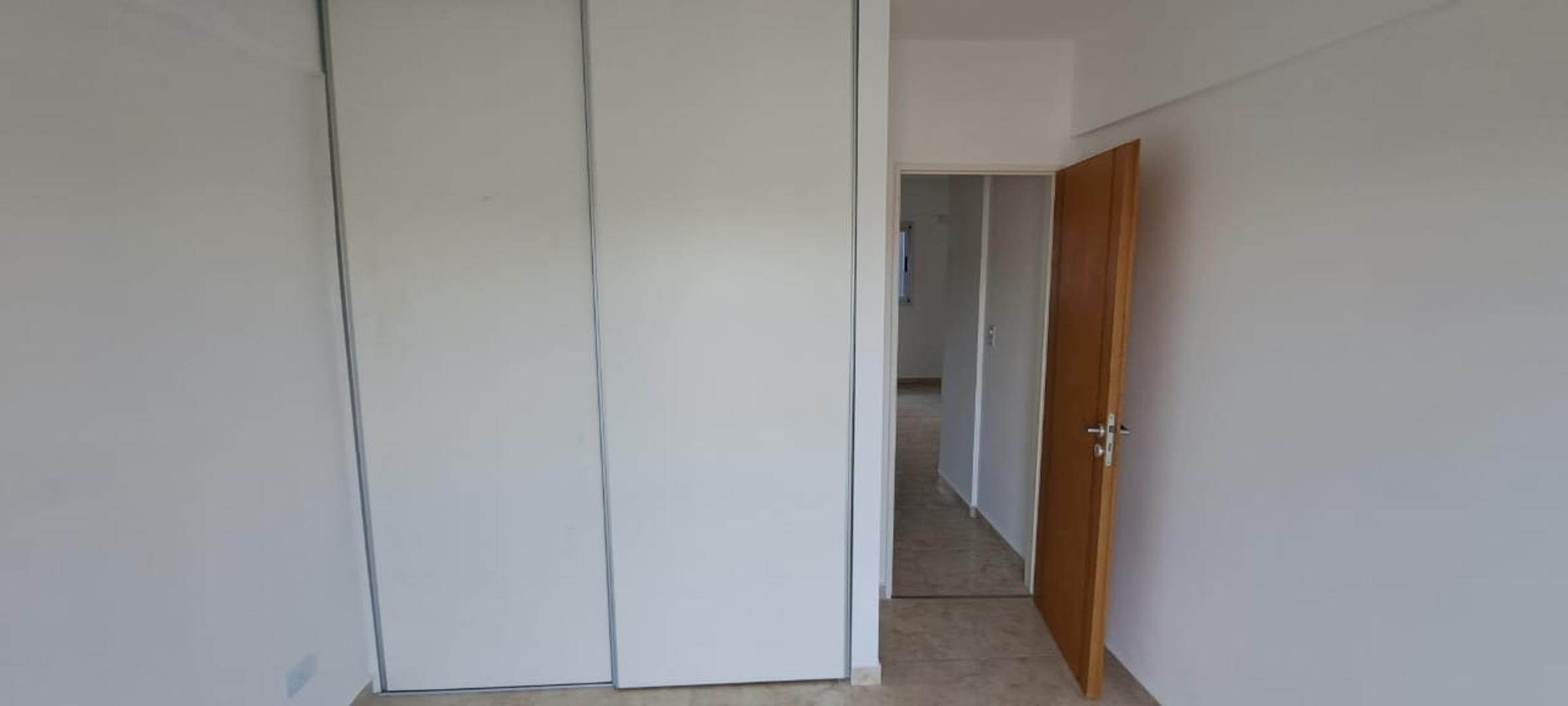 Castelli Al 200, Piso 3