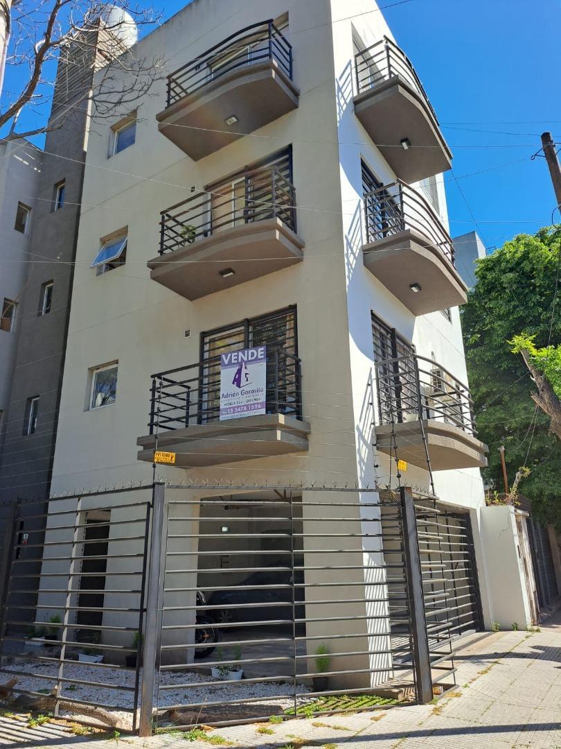 Venta. Depto. de 2 ambientes con 2 baños y 2 balcones. Q.C.