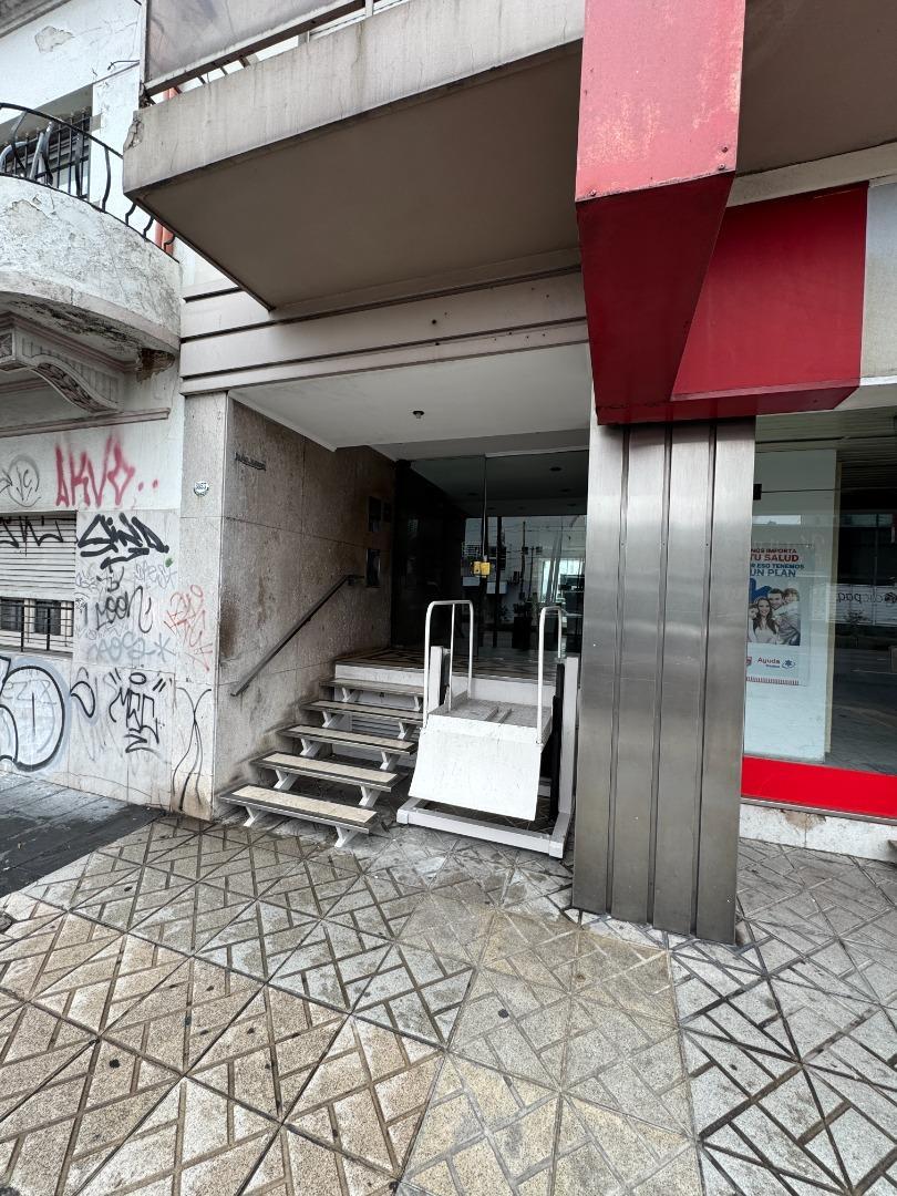 Hipolito Yrigoyen 5053 , Piso 8