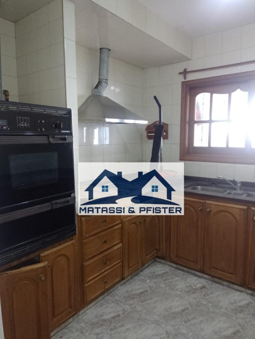 Casa 5 ambientes con 4 baños