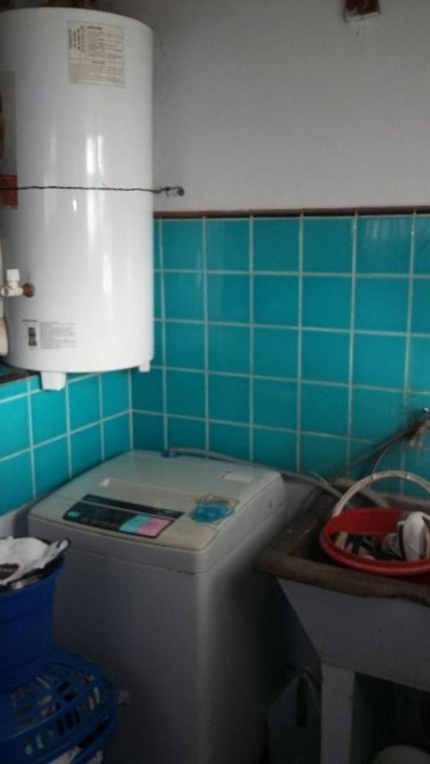 CASA TRES AMBIENTES + DEPARTAMENTO DOS AMBIENTES + LOTE