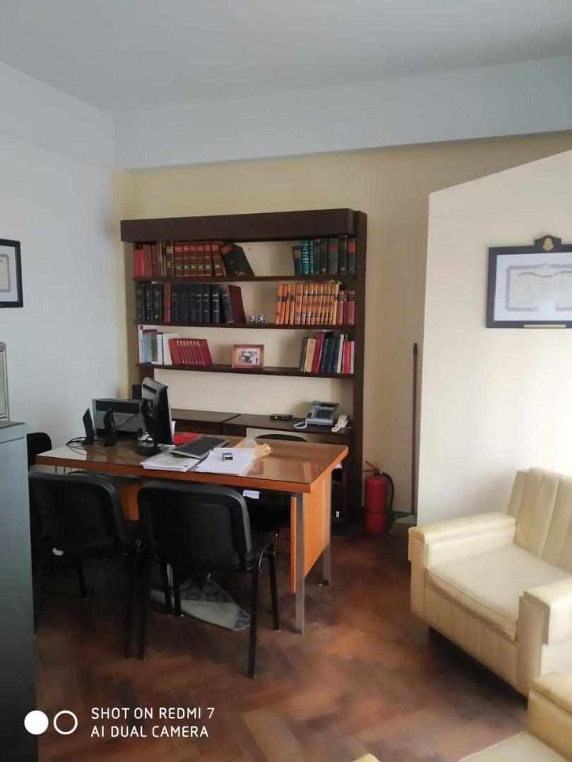 Oficina 3 ambientes con 2 baños