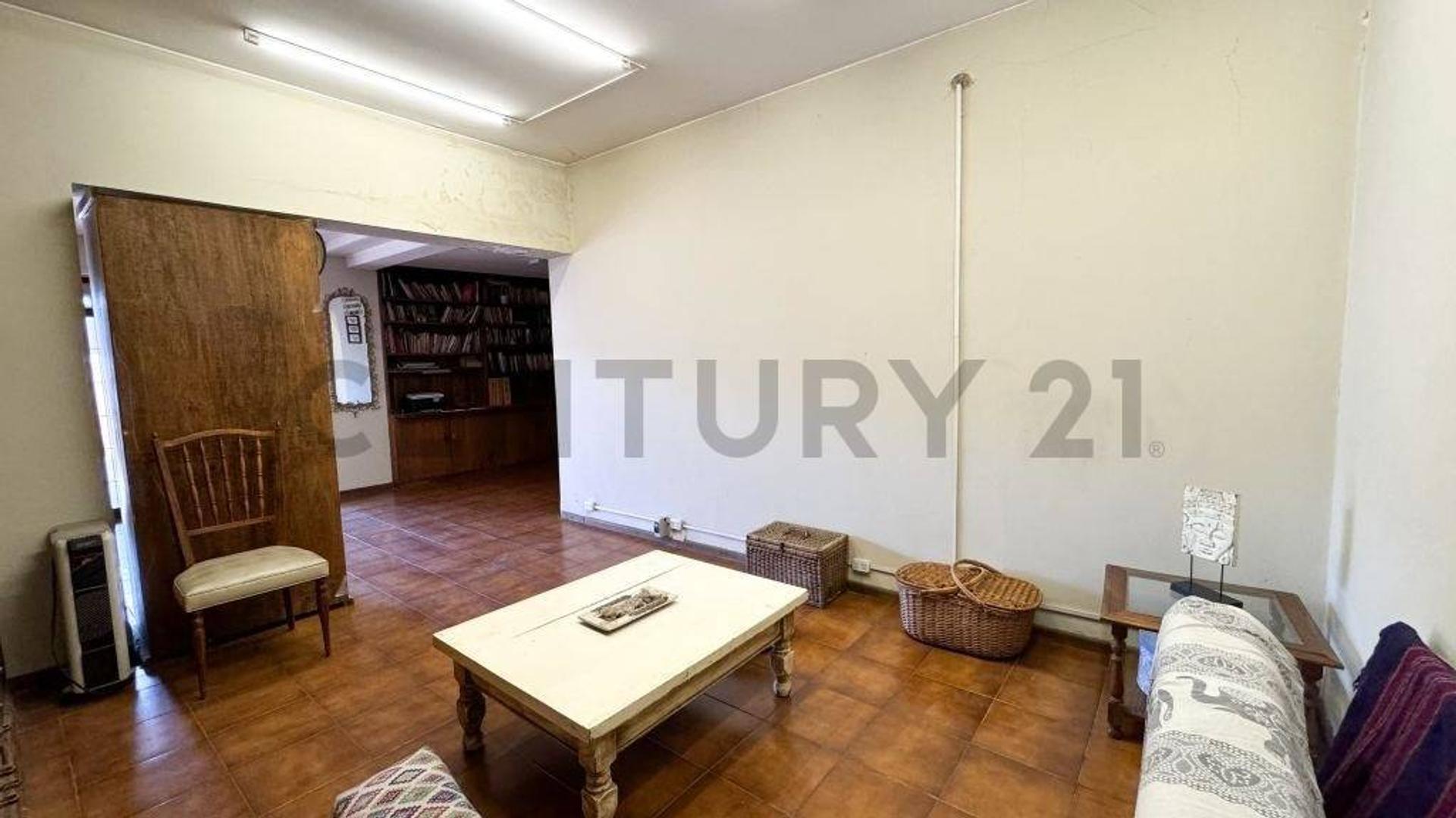 Casa 6 ambientes con 4 baños