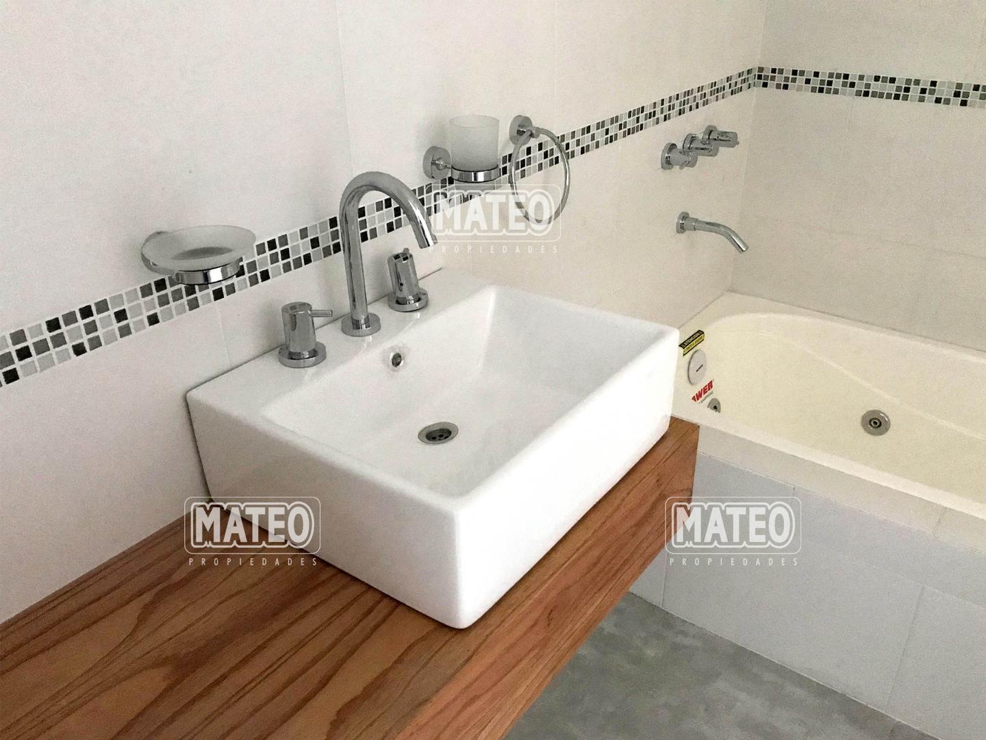 Amplio Departamento de Tres Ambientes