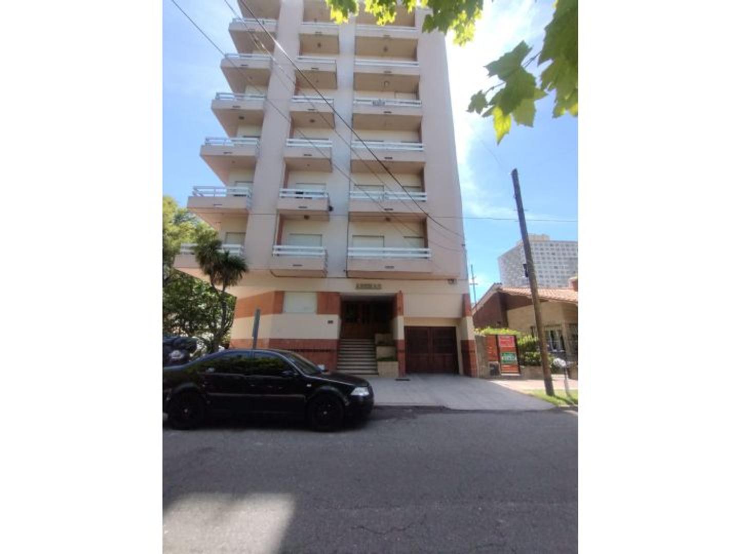 Alquiler temporario departamento de 2 ambientes en Miramar. Edificio Arenas