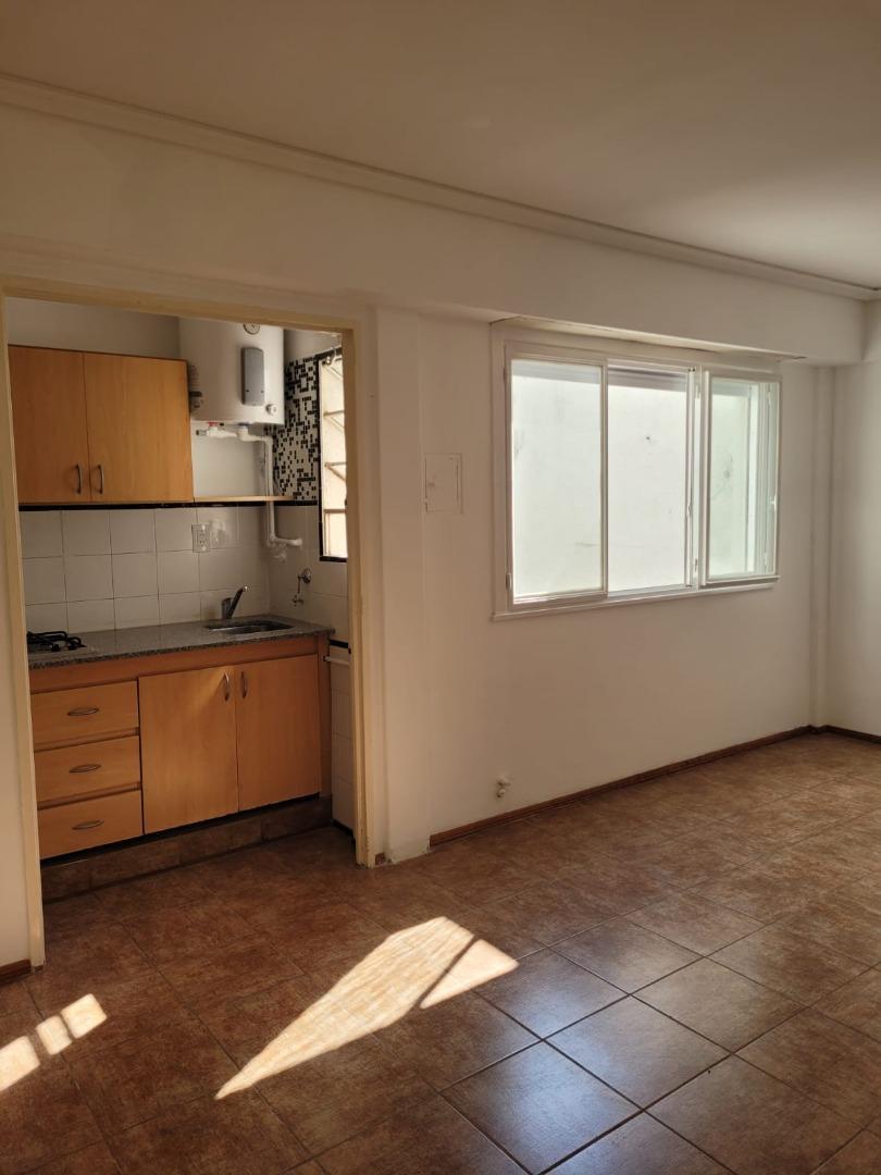 Monoambiente con bajas expensas, a metros de Av. Maipú